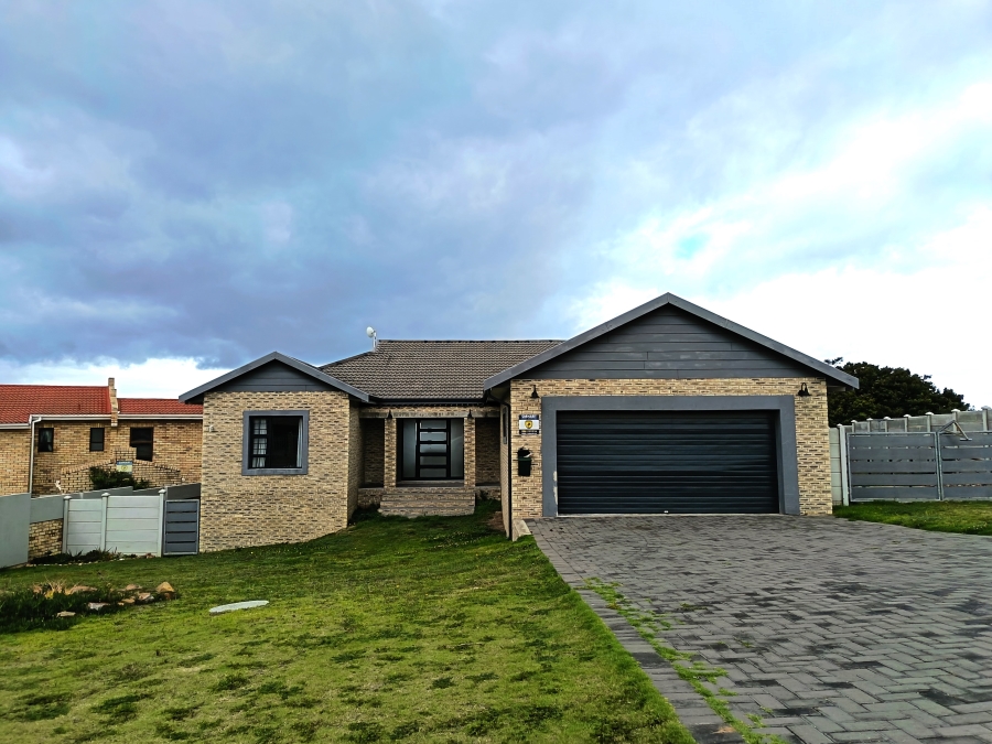4 Bedroom Property for Sale in Wavecrest Eastern Cape